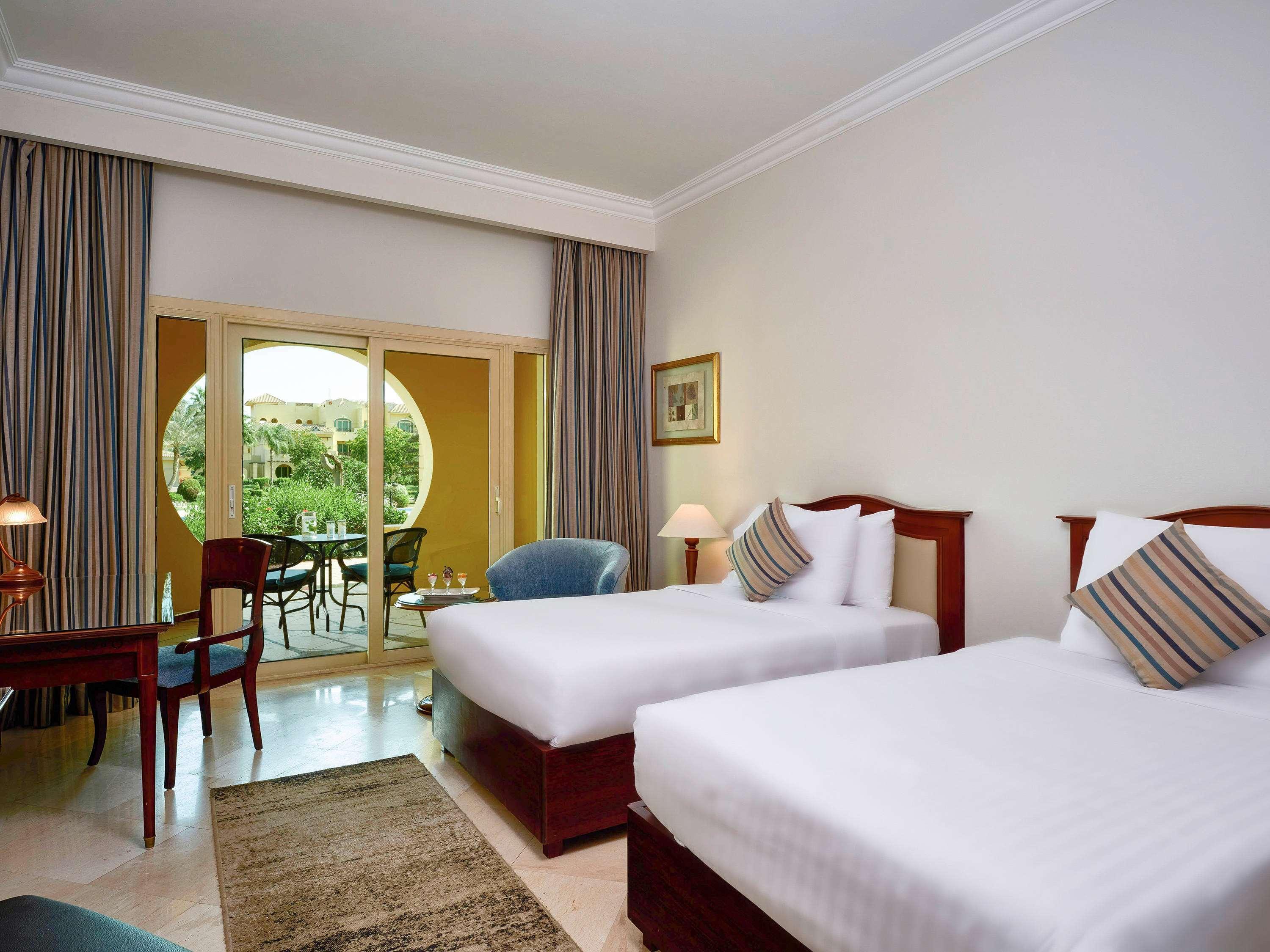 Moevenpick Hotel Cairo - Media City Giza Exteriér fotografie A room at the hotel